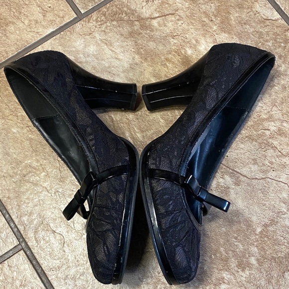 Black Lace Mary Jane Heels with Patent Bow Size 10 Medium Academia - Picture 7 of 10